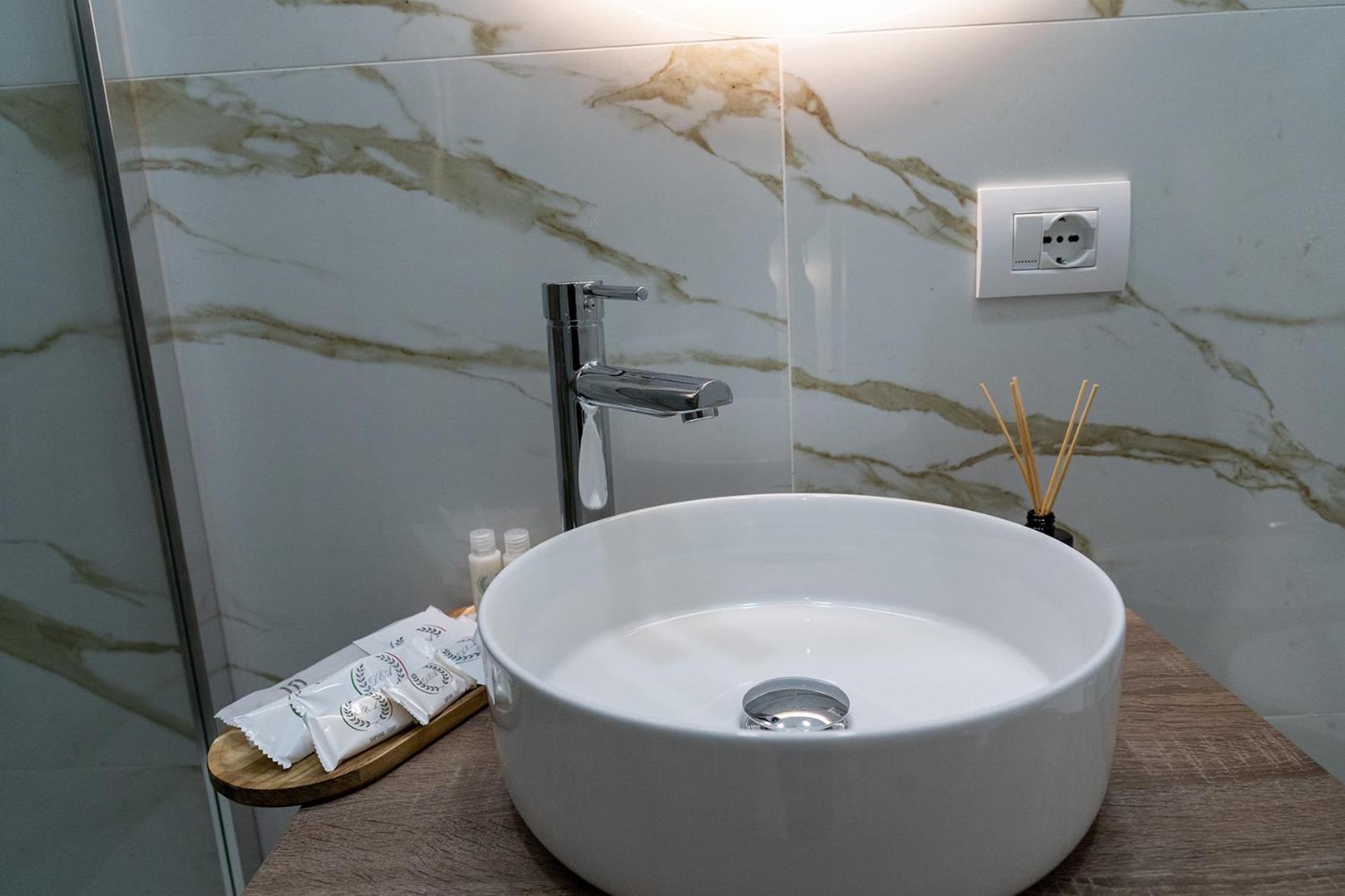 A Casa Di Edel Bed and Breakfast Napoli Eksteriør billede