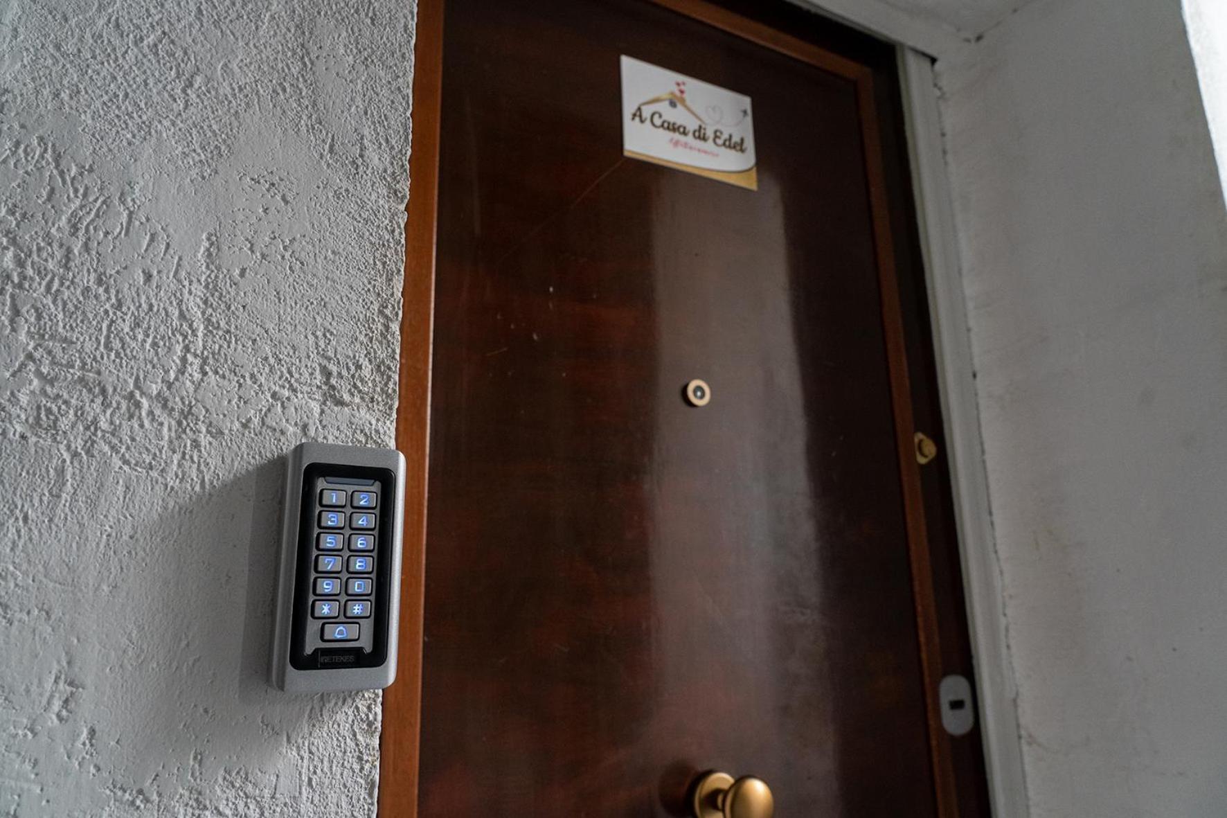 A Casa Di Edel Bed and Breakfast Napoli Eksteriør billede